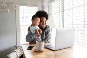 Photo of a single mother with her infant child. This image is illustrative of what a mother getting support from infertility support groups in Chicago, IL may look like. | 60604 | 60605 | 60607